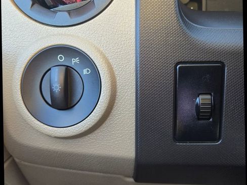 Used 2012 Ford E-350 and Econoline 350 XLT image 23