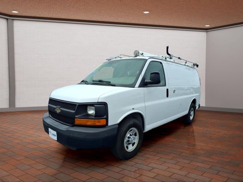 Used 2015 Chevrolet Express 2500 RWD image 4