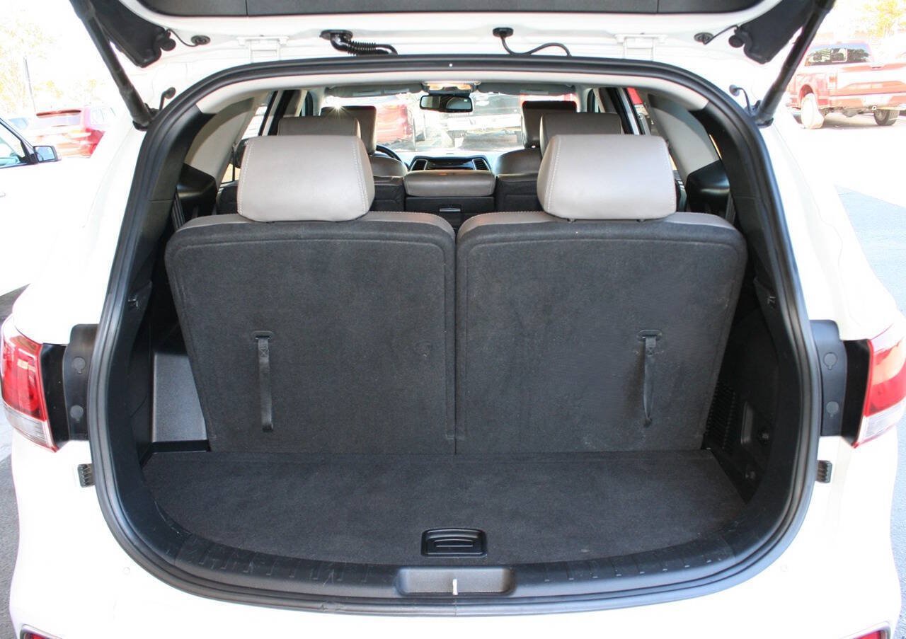 Used 2017 Hyundai Santa Fe SE w/ SE Premium Package 02 AWD/4WD image 25