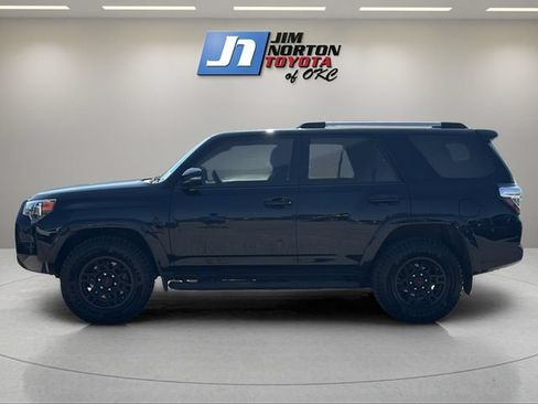 Used 2021 Toyota 4Runner SR5 Premium w/ Moonroof Package AWD/4WD image 8