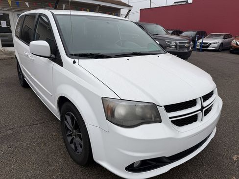 Used 2016 Dodge Grand Caravan R/T image 1