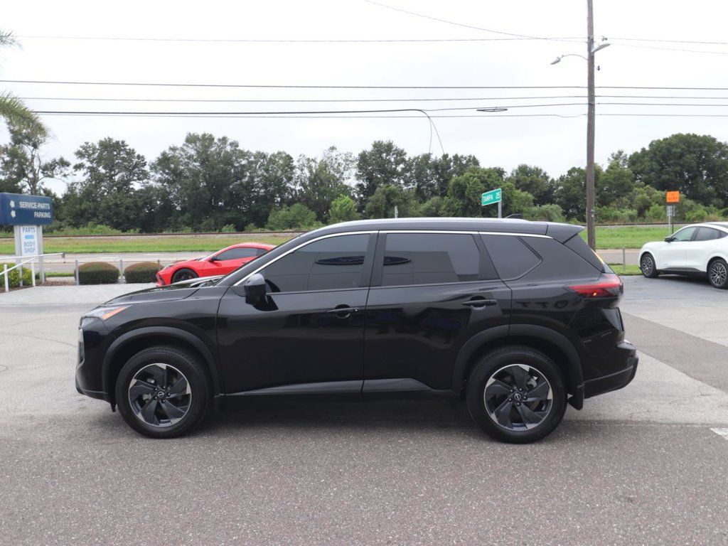Used 2025 Nissan Rogue SV w/ SV Premium Package FWD image 5
