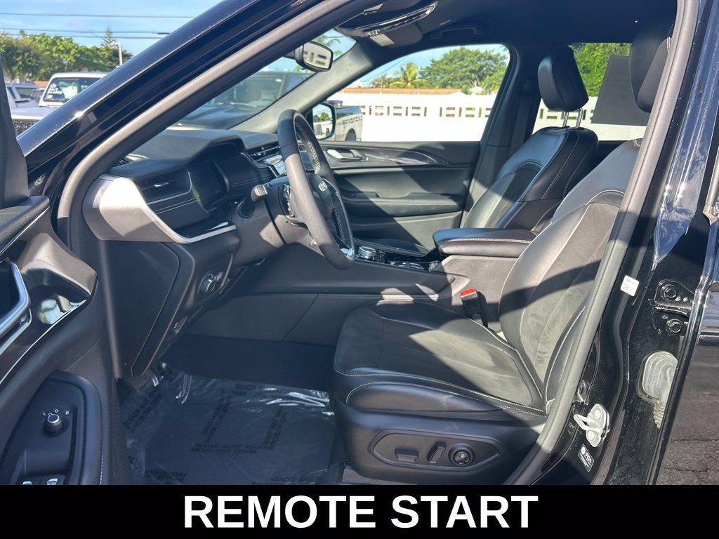 Used 2023 Jeep Grand Cherokee L Laredo AWD/4WD image 10