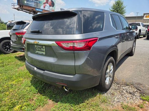 Used 2020 Chevrolet Traverse LS w/ LPO, Floor Liner Package FWD image 5