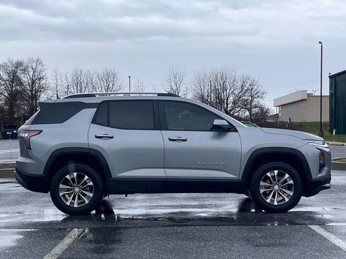Used 2025 Chevrolet Equinox LT w/ Convenience Package II image 9