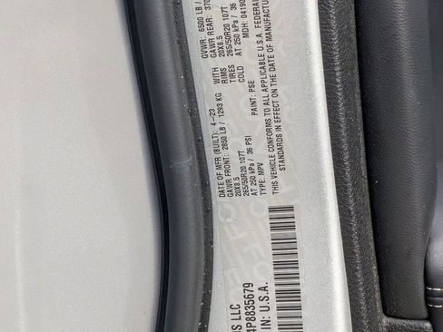 Used 2023 Jeep Grand Cherokee L Laredo image 34