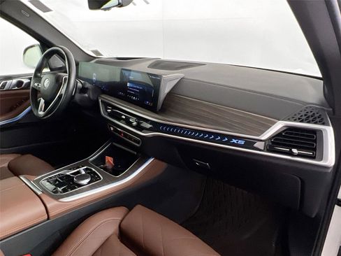 Certified 2024 BMW X5 xDrive50e w/ Premium Package image 30