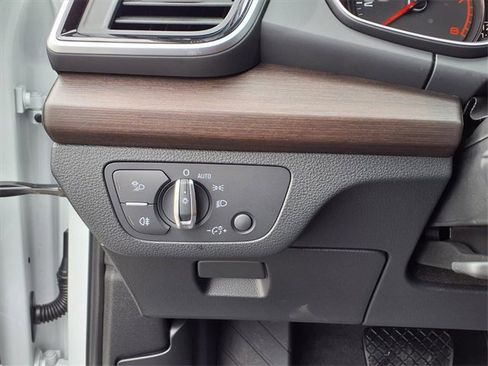 Used 2024 Audi Q5 2.0T Premium w/ Convenience Package image 12