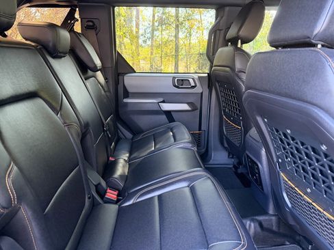 Used 2021 Ford Bronco Badlands image 8