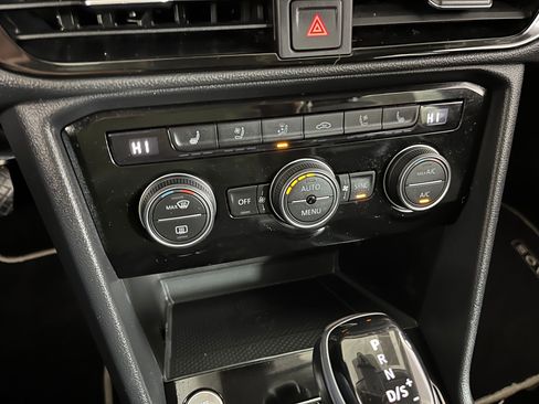 Used 2022 Volkswagen Taos SEL image 16