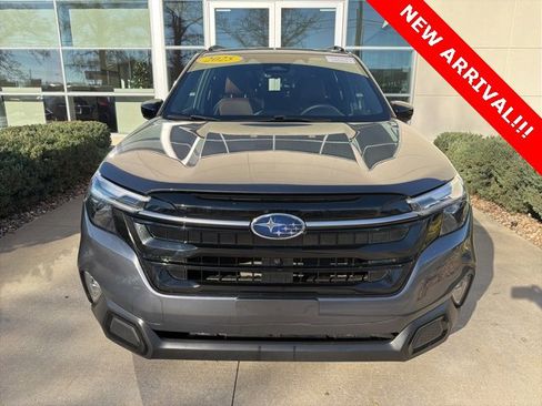 Used 2025 Subaru Forester Touring image 6