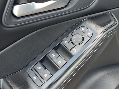 Used 2025 Nissan Rogue SV image 17