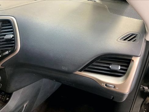 Used 2016 Jeep Cherokee Sport w/ Cold Weather Group AWD/4WD image 25