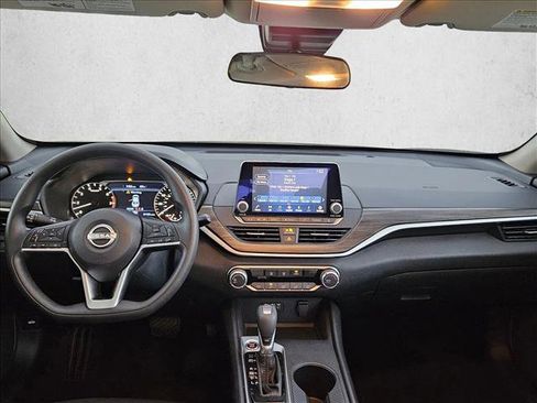 Used 2025 Nissan Altima 2.5 SV image 19