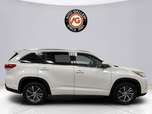Used 2017 Toyota Highlander XLE FWD image 8