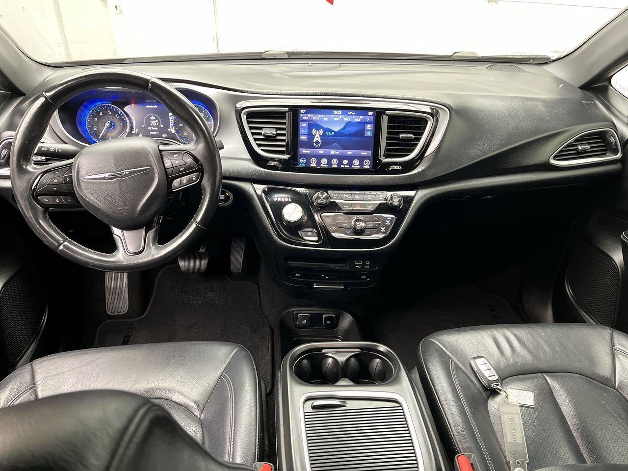Used 2018 Chrysler Pacifica Touring-L Plus FWD image 4