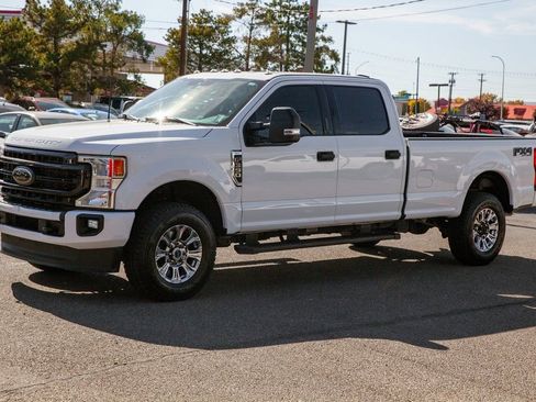 Used 2022 Ford F350 XLT w/ Black Appearance Package image 9