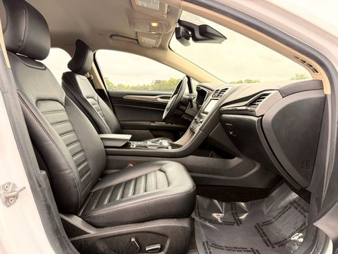 Used 2018 Ford Fusion SE w/ Equipment Group 602A FWD image 22