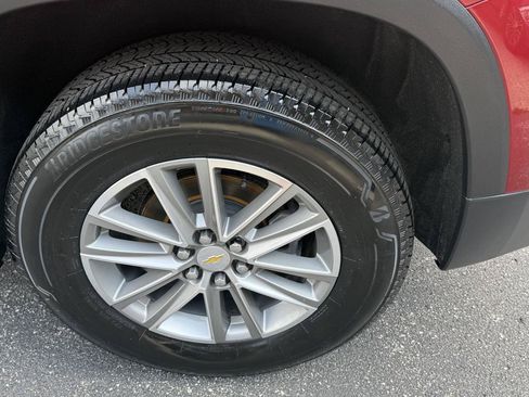 Used 2022 Chevrolet Traverse LT FWD image 14