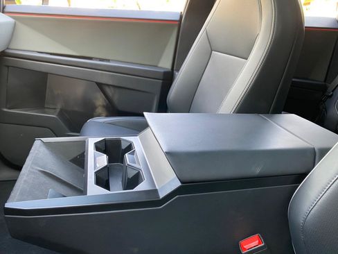 Used 2025 Tesla Cybertruck AWD Crew Cab image 61