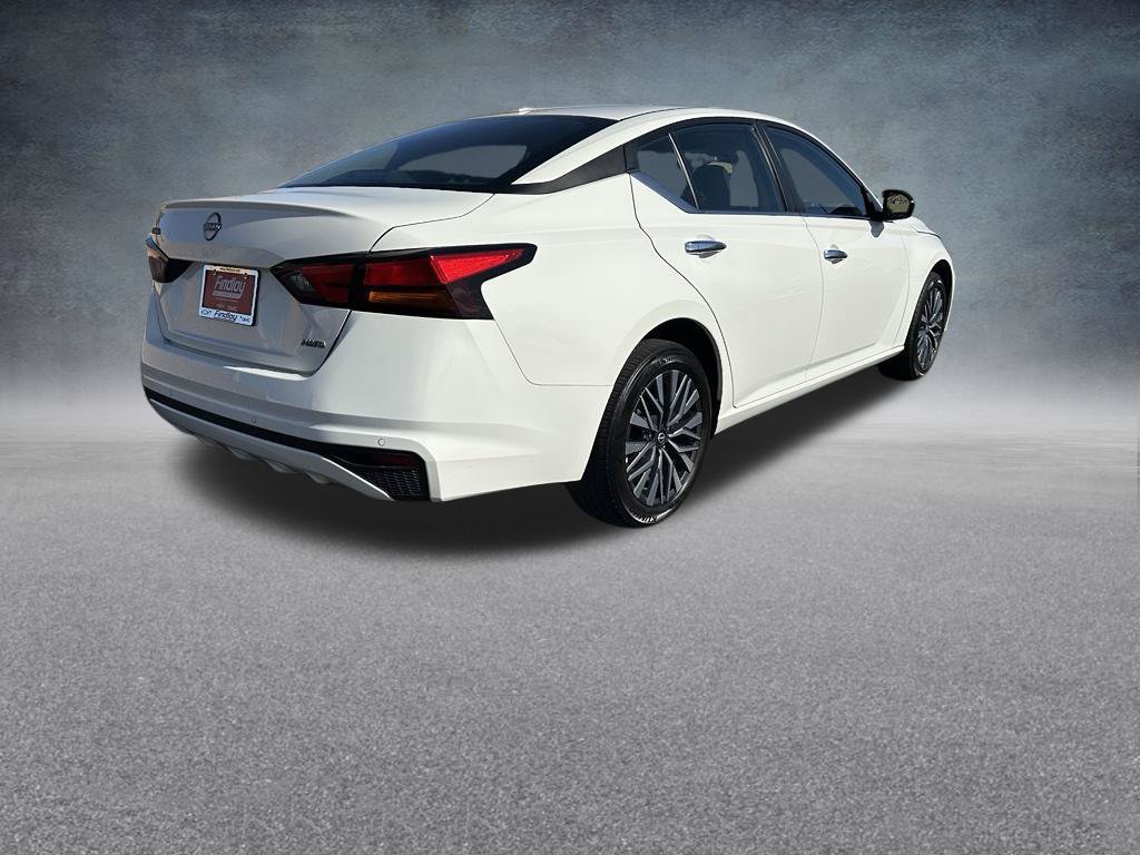 Used 2025 Nissan Altima 2.5 SV AWD/4WD image 3