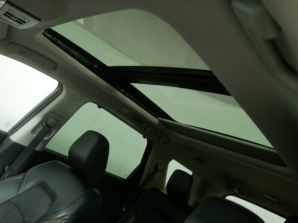 Used 2023 Nissan Pathfinder Platinum AWD/4WD image 11