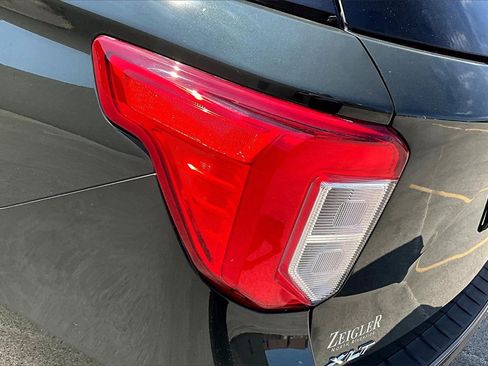 Certified 2022 Ford Explorer XLT w/ Equipment Group 202A image 30
