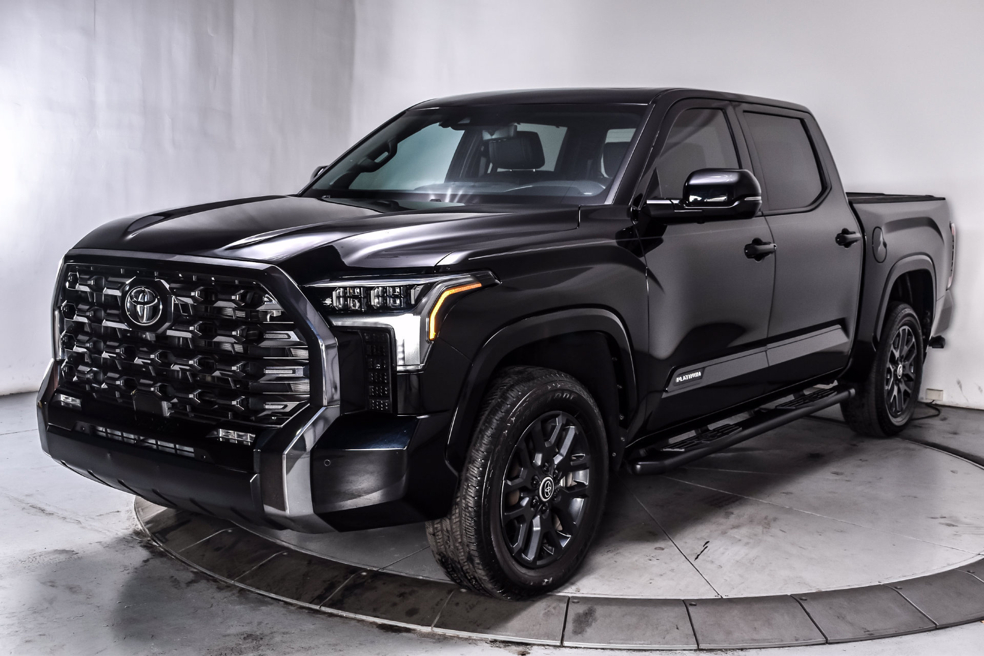 Used 2024 Toyota Tundra Platinum AWD/4WD image 3