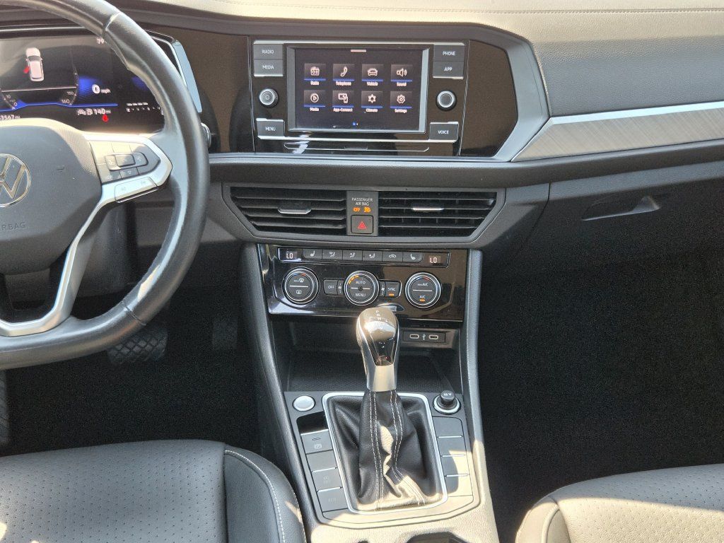 Used 2024 Volkswagen Jetta SE FWD image 16