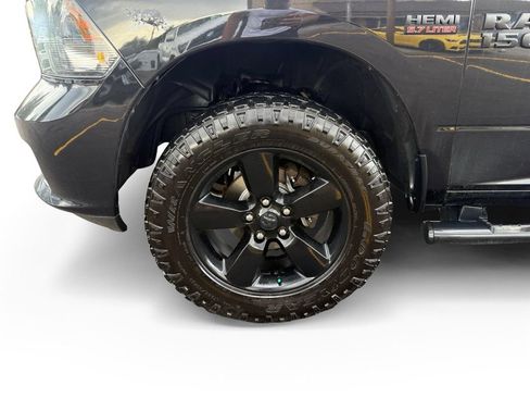 Used 2018 RAM 1500 Express w/ Express Value Package AWD/4WD image 9