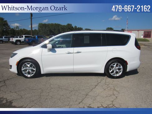 Used 2018 Chrysler Pacifica Touring Plus w/ Tire & Wheel Group image 7