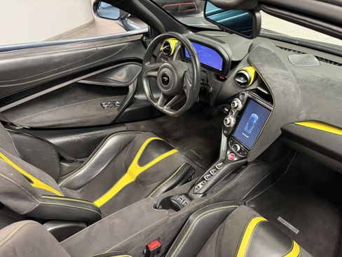 Used 2020 McLaren 720S Spider RWD image 16