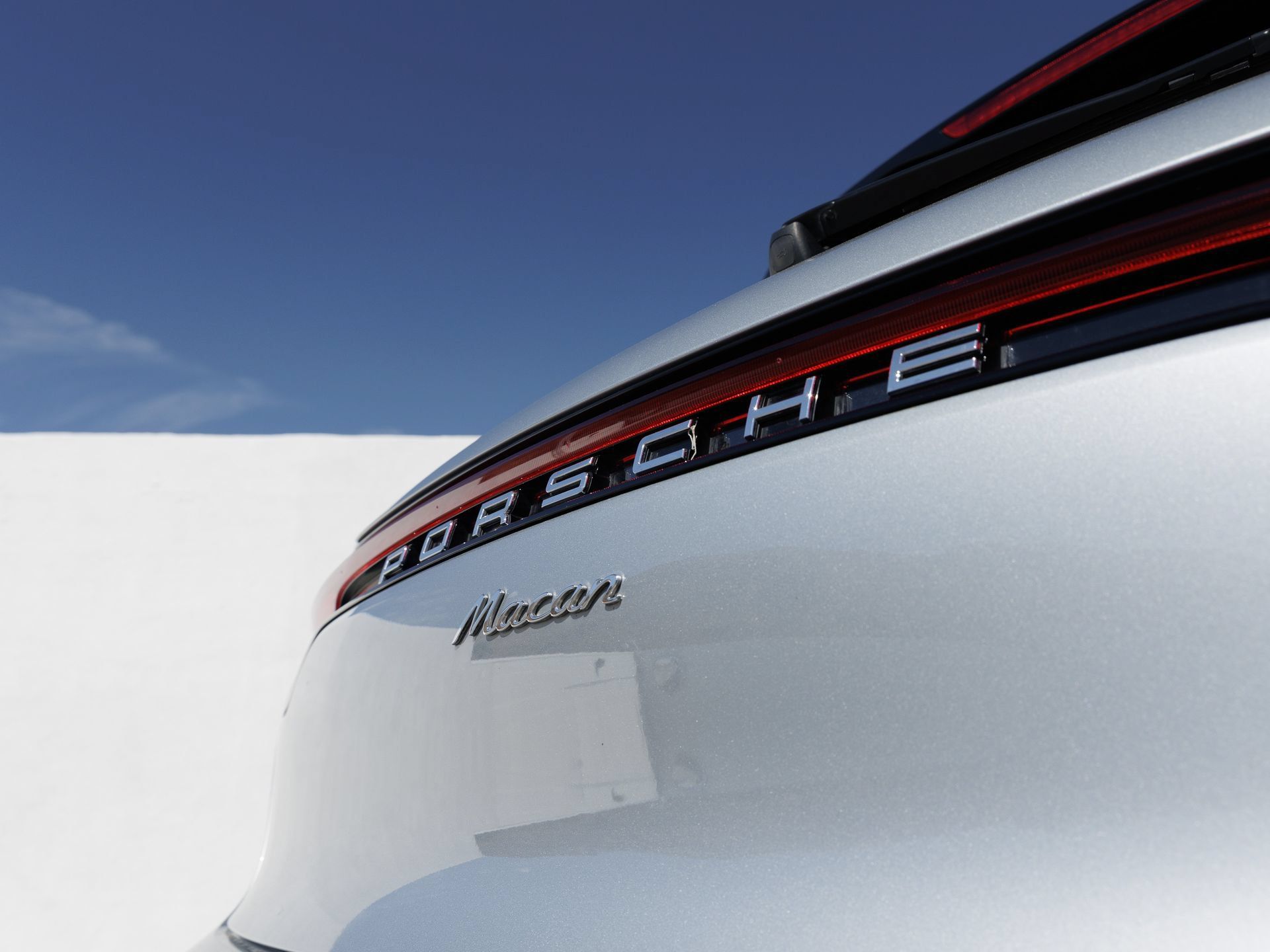 Certified 2023 Porsche Macan AWD/4WD image 12