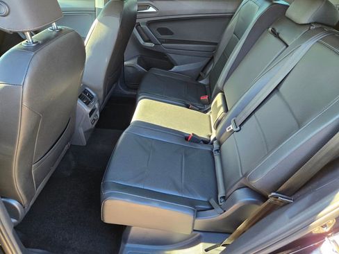 Used 2019 Volkswagen Tiguan SE w/ Panoramic Sunroof Package image 9