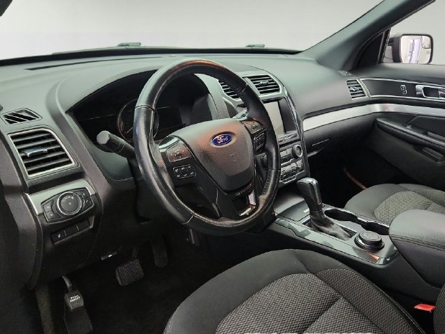 Used 2017 Ford Explorer XLT w/ Equipment Group 201A AWD/4WD image 9