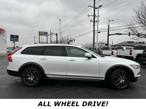 Used 2018 Volvo V90 T6 Cross Country w/ Convenience Package image 2