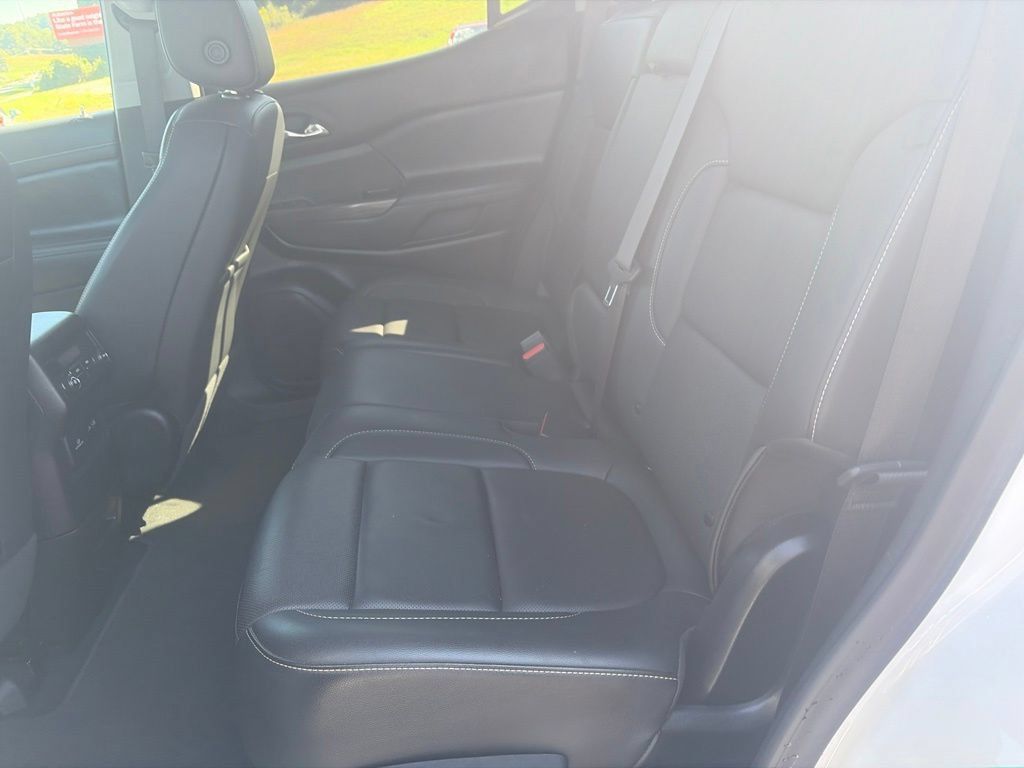 Used 2023 GMC Acadia SLT AWD/4WD image 29