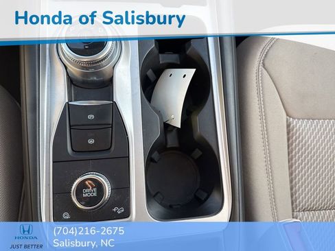 Used 2023 Ford Explorer XLT image 18