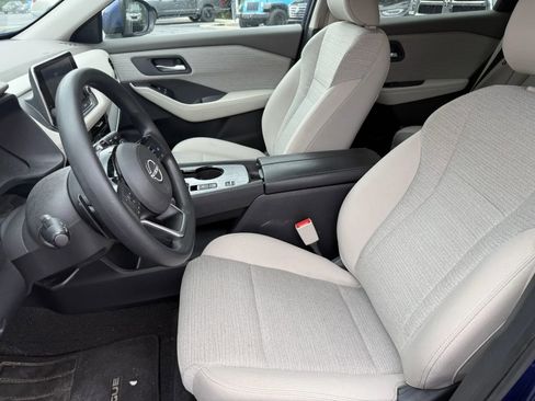 Used 2022 Nissan Rogue SV FWD image 8