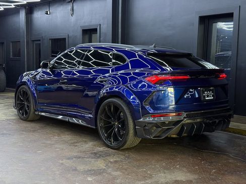 Used 2022 Lamborghini Urus AWD/4WD image 7