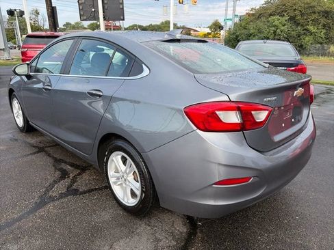 Used 2018 Chevrolet Cruze LT w/ Convenience Package FWD image 4