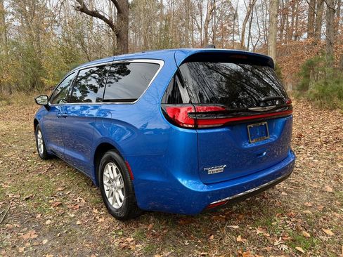 New 2026 Chrysler Pacifica Select image 5