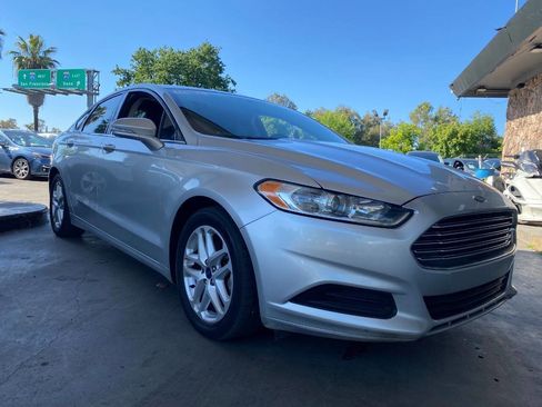 Used 2015 Ford Fusion SE FWD image 11