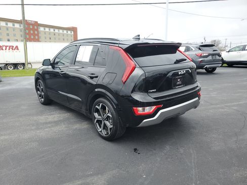 Used 2024 Kia Niro EX Touring image 2