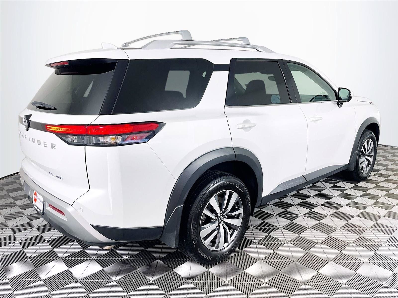 Used 2025 Nissan Pathfinder SL AWD/4WD image 9