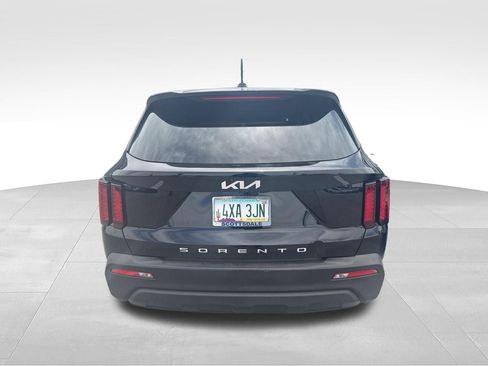 Used 2022 Kia Sorento LX FWD image 13