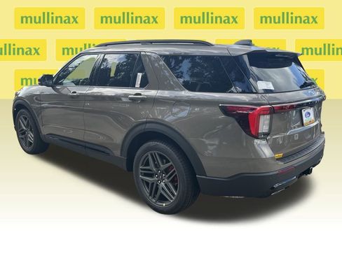 New 2026 Ford Explorer ST-Line w/ ST-Line Street Pack image 10