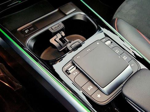 Used 2022 Mercedes-Benz GLB 250 image 17