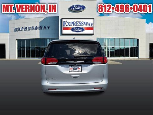 Used 2023 Chrysler Voyager LX FWD image 7