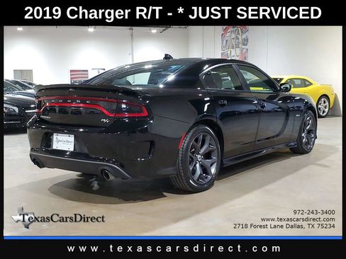 Used 2019 Dodge Charger R/T image 9